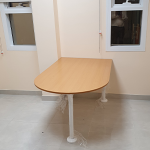 Working table with metal legs